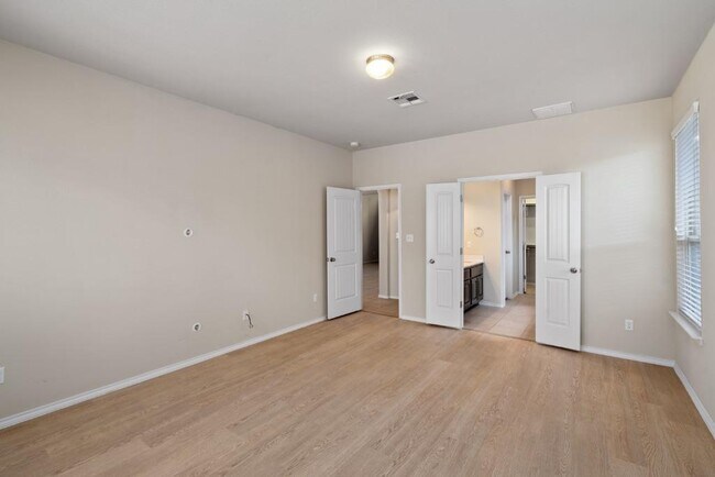 Building Photo - 119 Buescher Cove