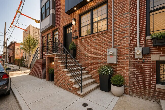 Building Photo - 2118 Fernon St