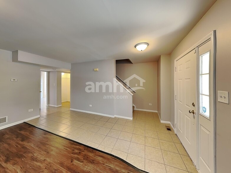 Building Photo - 5301 Meadowbrook St