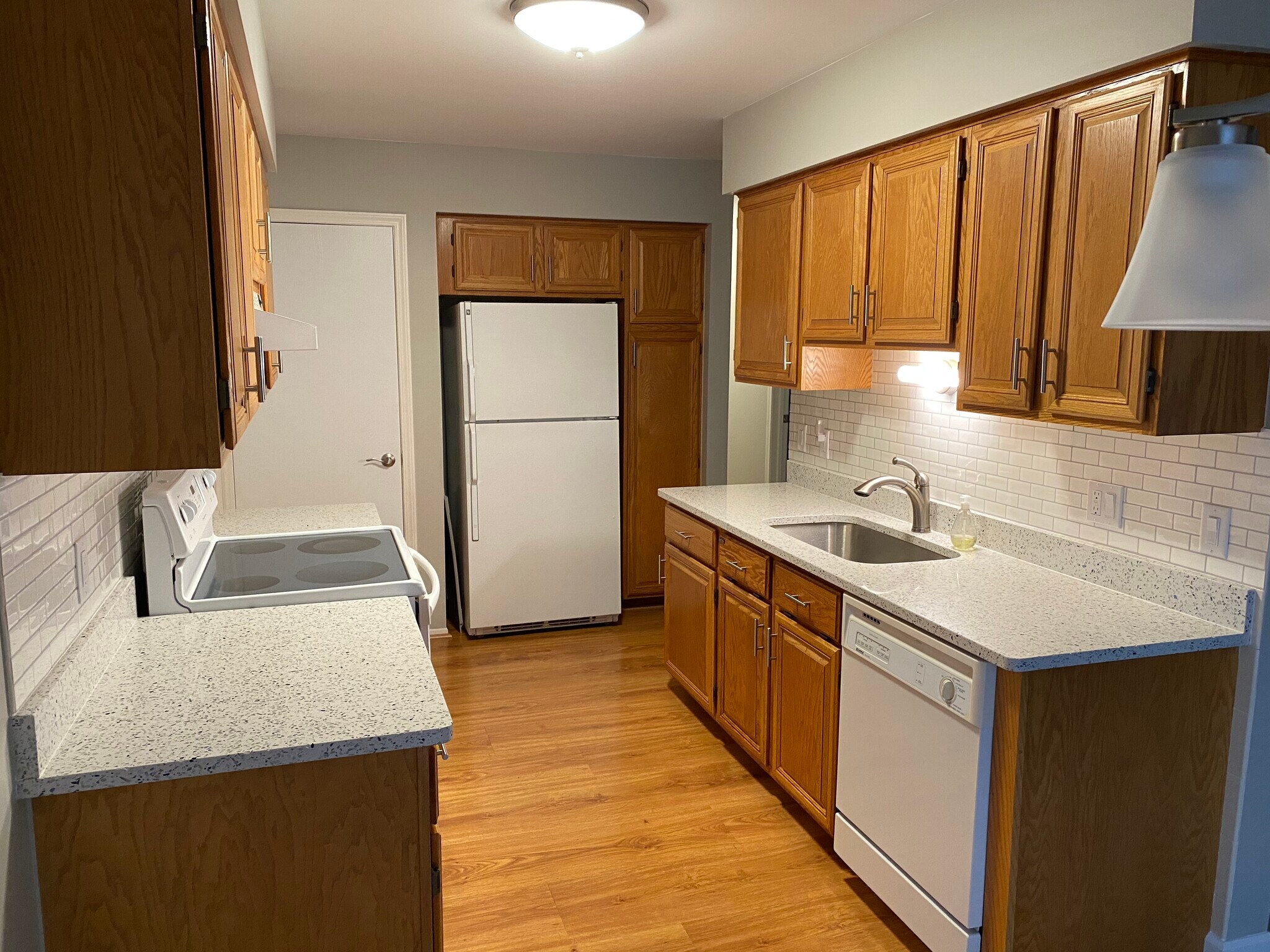 Building Photo - 7762 Lake Ridge Dr