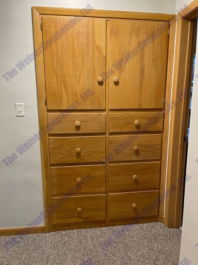 Building Photo - 3 Bed/2 Bath Home Available for Sublease beginning March 1st!