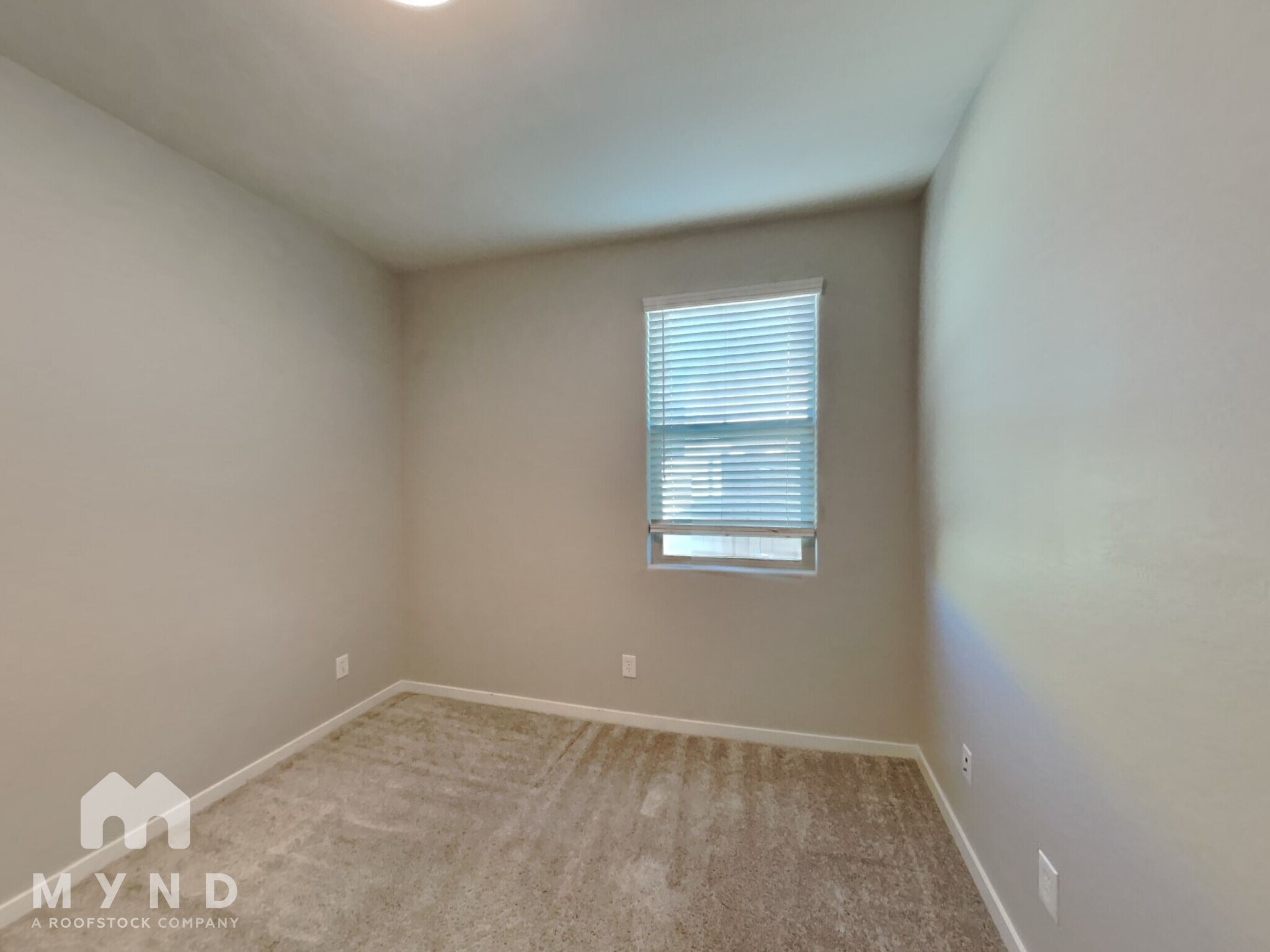 Building Photo - 9520 Thatcher Ave