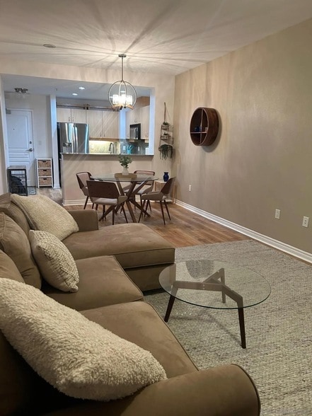 Building Photo - 300 W Beech St