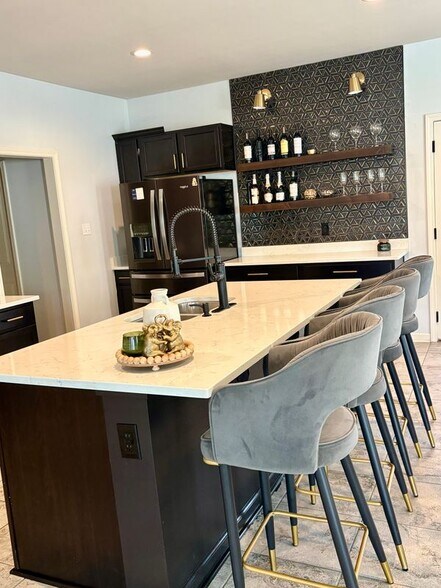 Building Photo - 1513 R. Esplanade