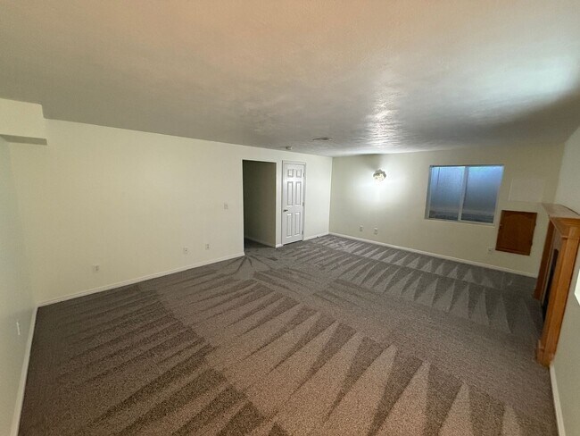 Building Photo - 5 Bedroom Home in Herriman; 2700 sq ft; Open Floor Plan