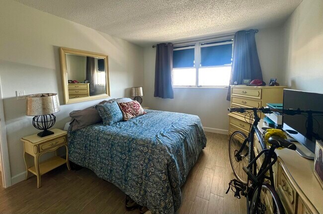 Building Photo - 2731 NE 14th Street Causeway