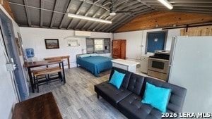 Building Photo - 560 Mountain Dr