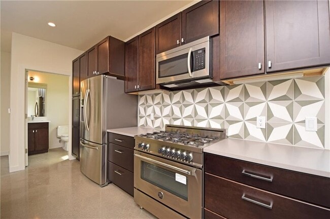 Building Photo - 5405 Sunshine Dr