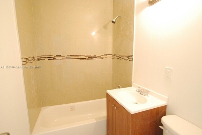 Building Photo - 3110 SW 33rd Ave