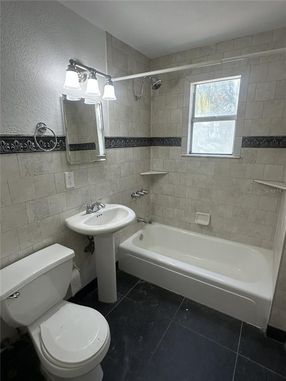 Building Photo - 2113 W North B St