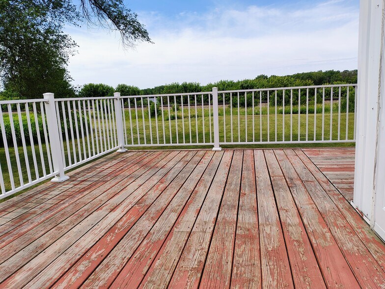 Deck - 615 S Main St