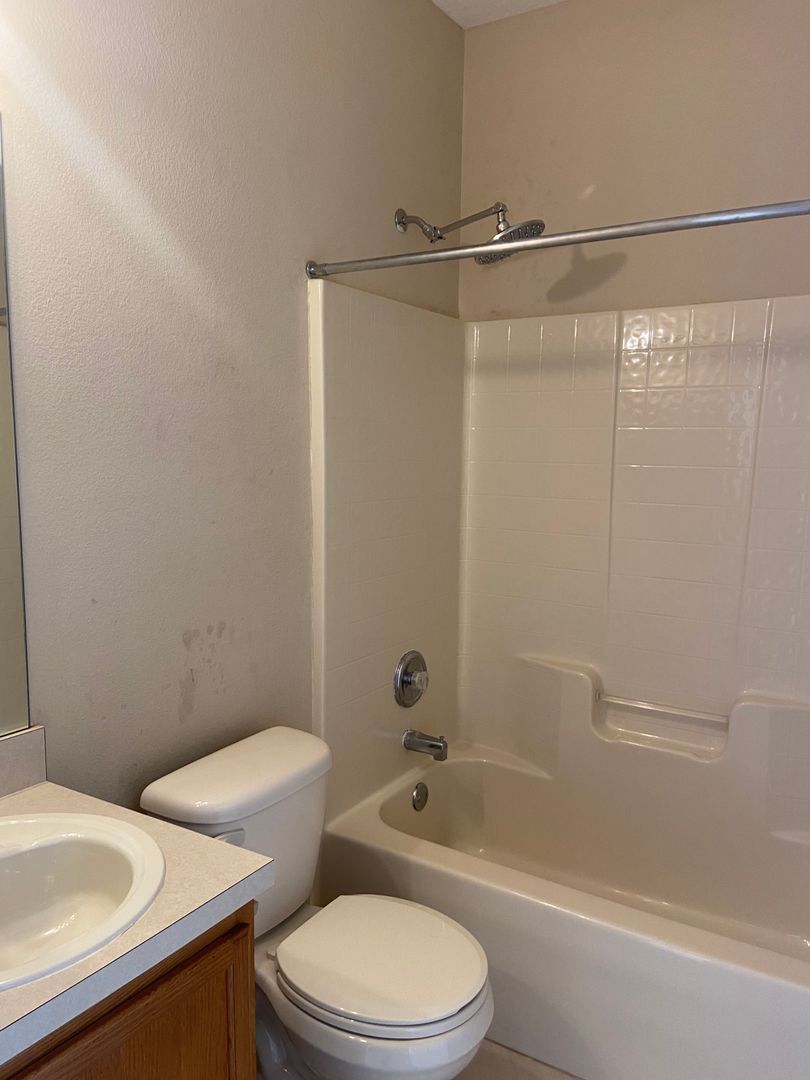 Building Photo - 628 Madina Cir