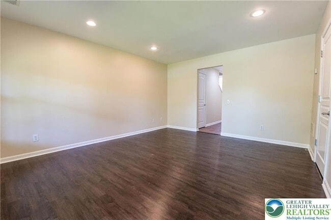 Building Photo - 8475 Putnam Ct