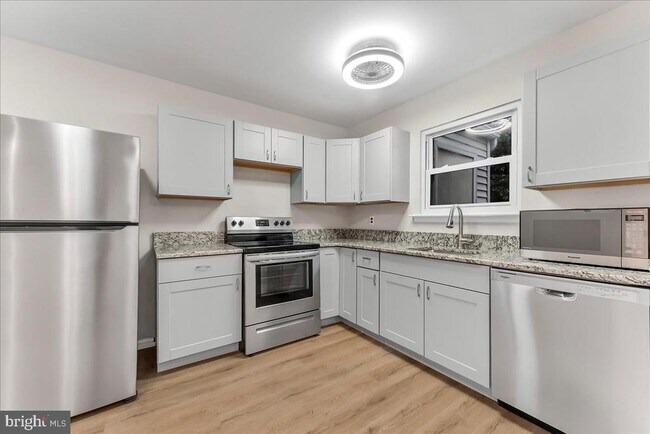 Building Photo - 372 Wells Terrace