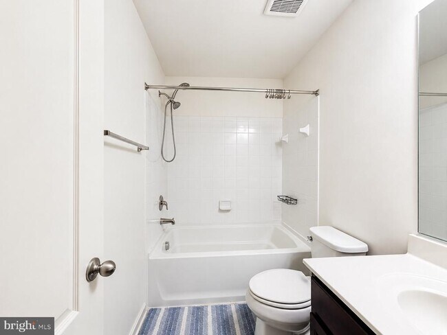 Building Photo - 4811 Hicks Dr
