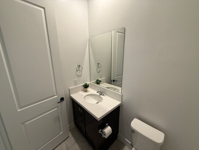 Building Photo - Beautiful 4-Bedroom Home with Solar and Private Patio in Plum Estates!