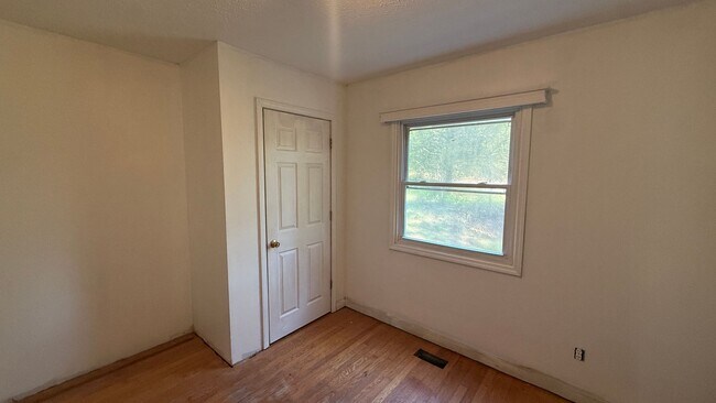 Building Photo - FRENCH VILLAGE RENTAL HOUSE - Private Home...