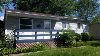 Building Photo - 3 BR house in Bettendorf