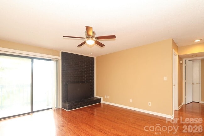 Building Photo - 11086 Harrowfield Rd