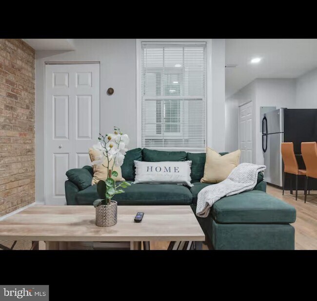 Building Photo - 1255 Raum St NE