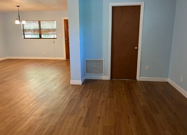 Building Photo - Southside Ct