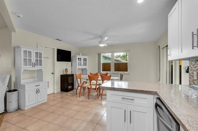 Building Photo - 4540 SW 26th Terrace