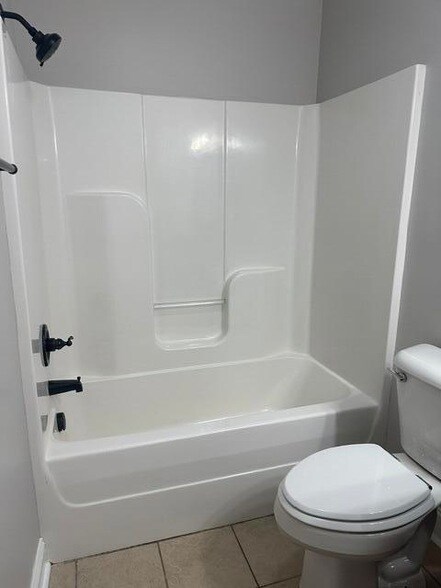 Building Photo - 1695 Stonebriar Dr NE