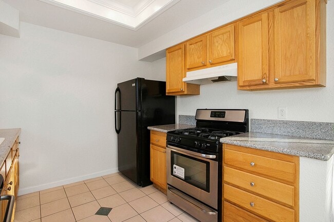 Building Photo - 5450- 5452 Linden Avenue