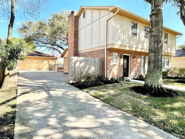 Building Photo - 15006 Elmont Dr