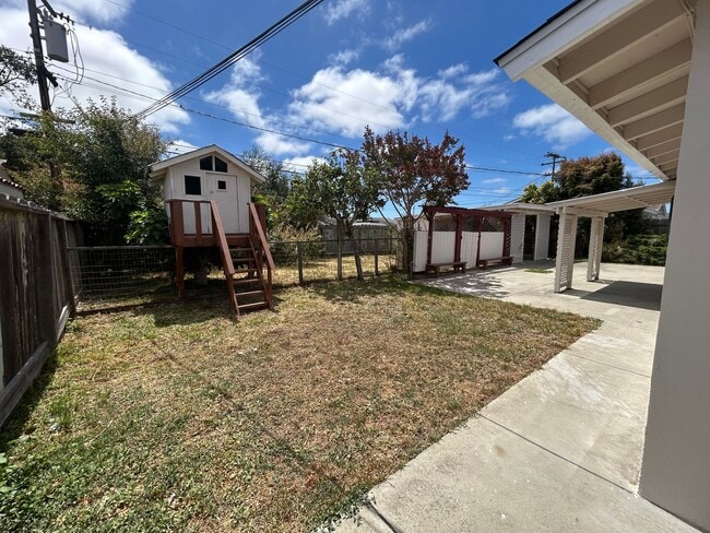 Building Photo - Spacious 3- Bedroom Home — $3,650/mo