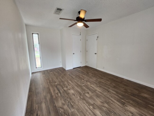 Building Photo - 1435 Templecliff Dr