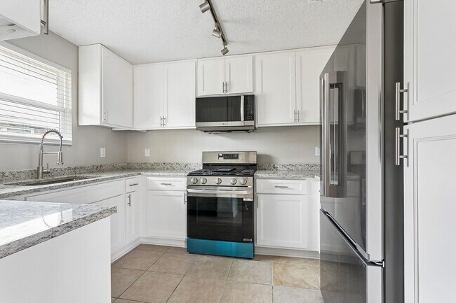 Building Photo - (OTR)2610-2612Dawso