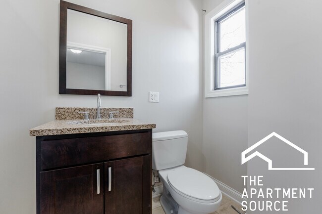 Building Photo - 1758 W Montrose Ave