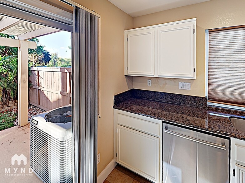 Building Photo - 275 Brookview Ct