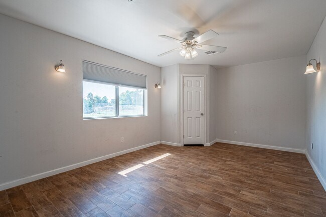 Building Photo - Acreage Property for Rent!!
