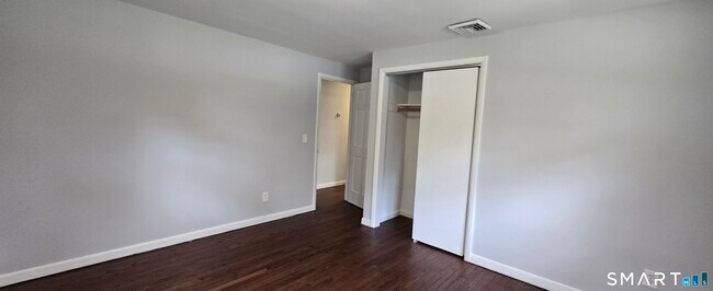 Building Photo - 63 Plumtree Ln