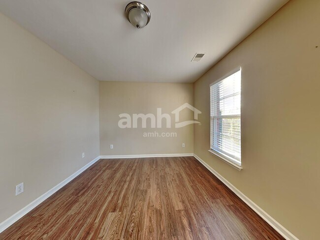 Building Photo - 25 Bellows Falls Dr