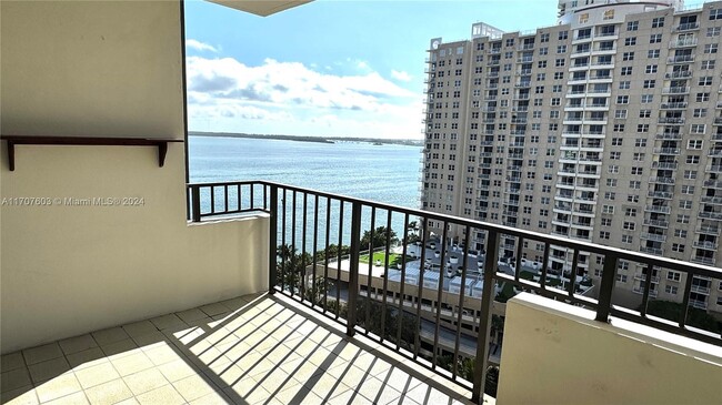 Building Photo - 520 Brickell Key Dr