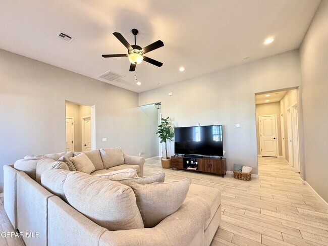 Building Photo - 7467 Smugglers Gulch Ct