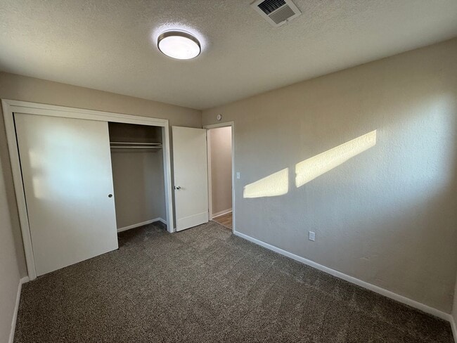 Building Photo - 2606 E Hennepin Ave