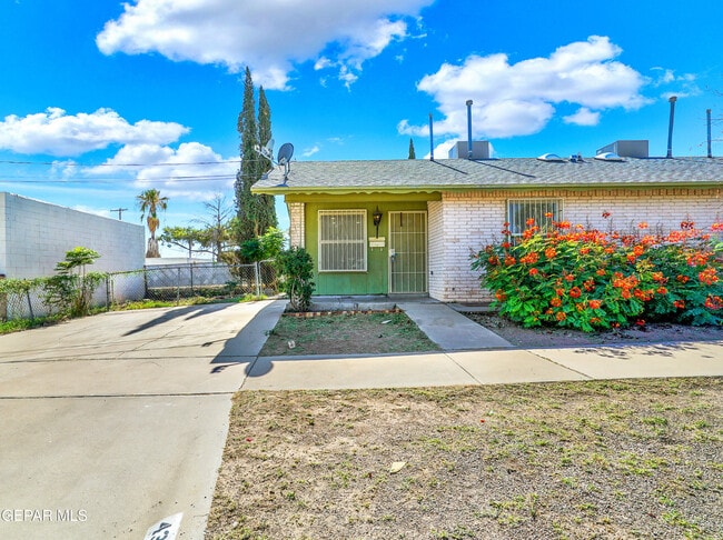 Building Photo - 4324 La Luz Ave