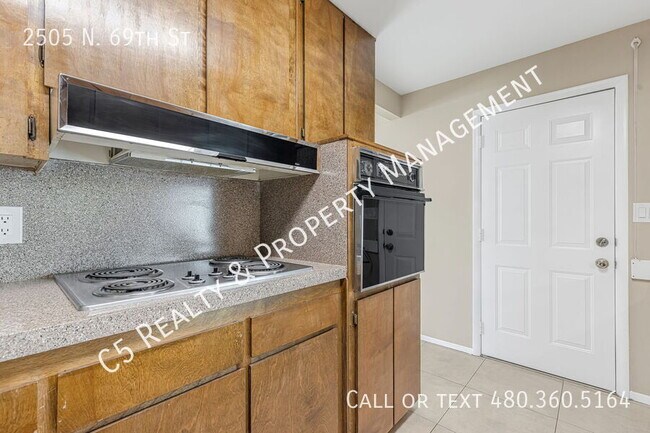 Building Photo - 2505 N 69th St