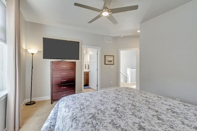 Building Photo - Stunning 3-Bedroom, 3.5-Bath Home with Modern Comforts