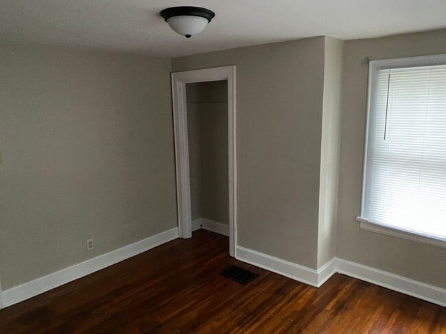 Building Photo - 3 Bedroom 1 Bathroom Single Family Home, N...