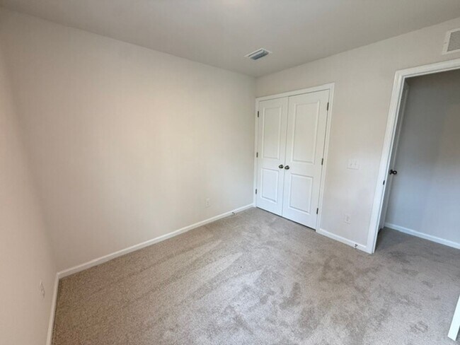 Building Photo - 463 Martins Creek Blvd