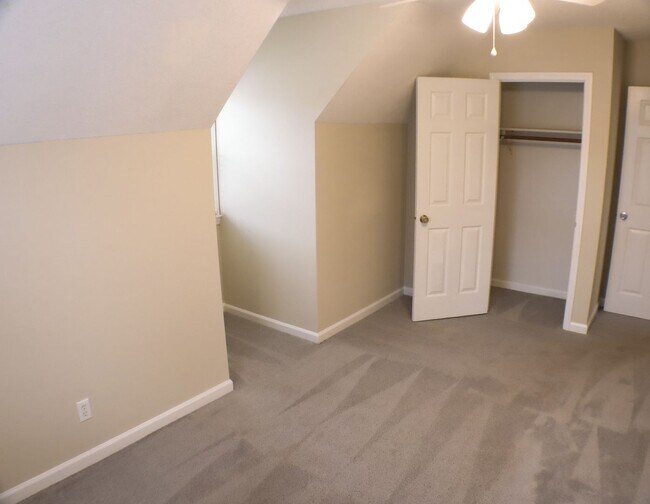 Building Photo - Lovely 5 bedroom, 2 bathroom brick home in Reidsville