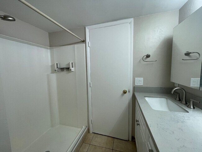 Building Photo - 5634 N 79th Way