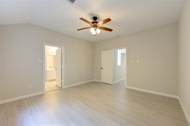 Building Photo - 15 Ledgestone Pl