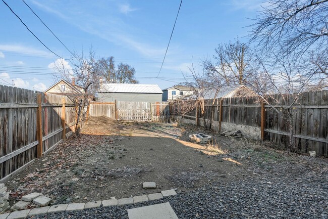 Building Photo - Cozy 2/1 Home Near Kendall Yards