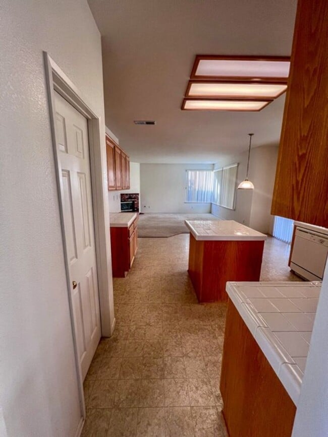 Building Photo - Large 4 bedroom Murrieta home with a loft ...